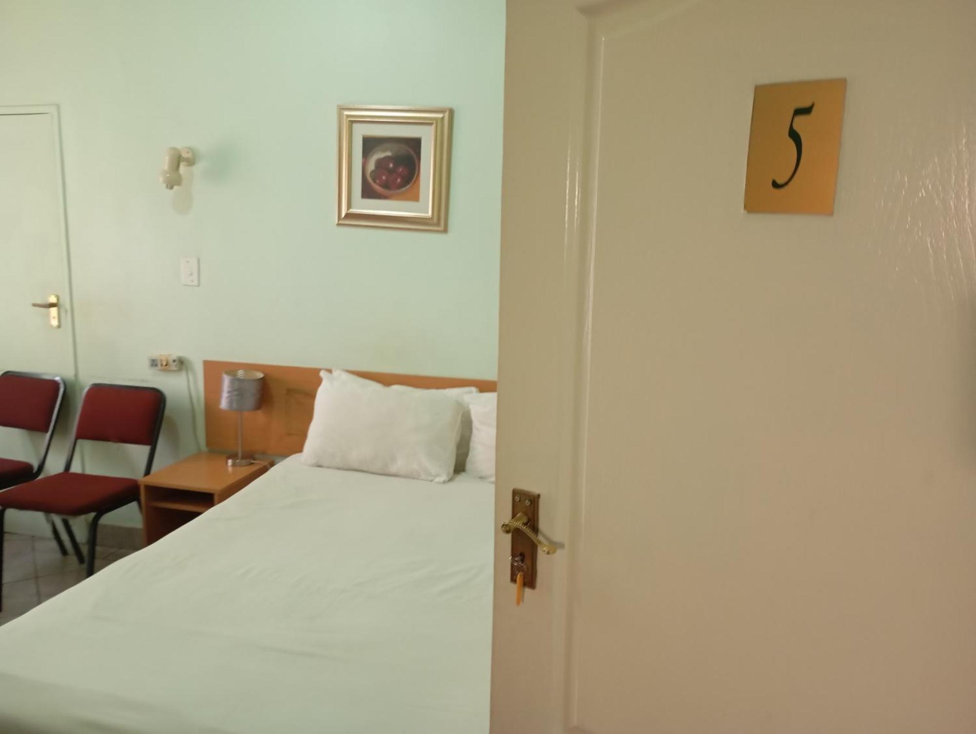 גאבורון Brackendene Lodge מראה חיצוני תמונה